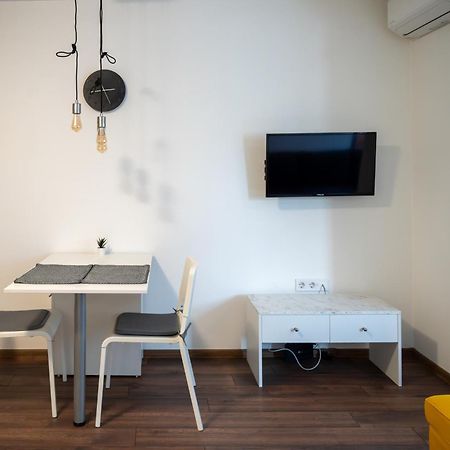 Bright Studio In The City Center Szófia Kültér fotó