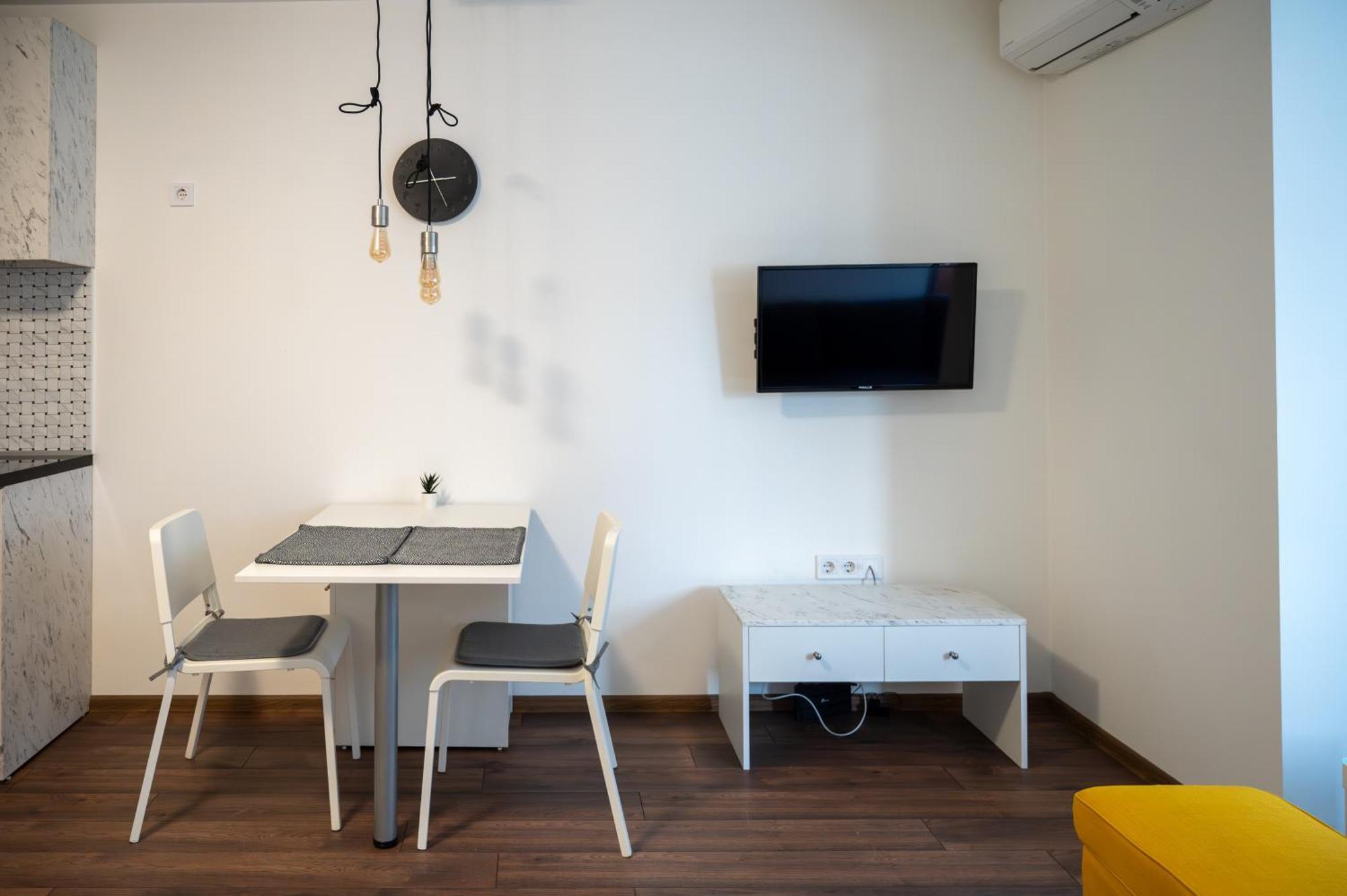 Bright Studio In The City Center Szófia Kültér fotó