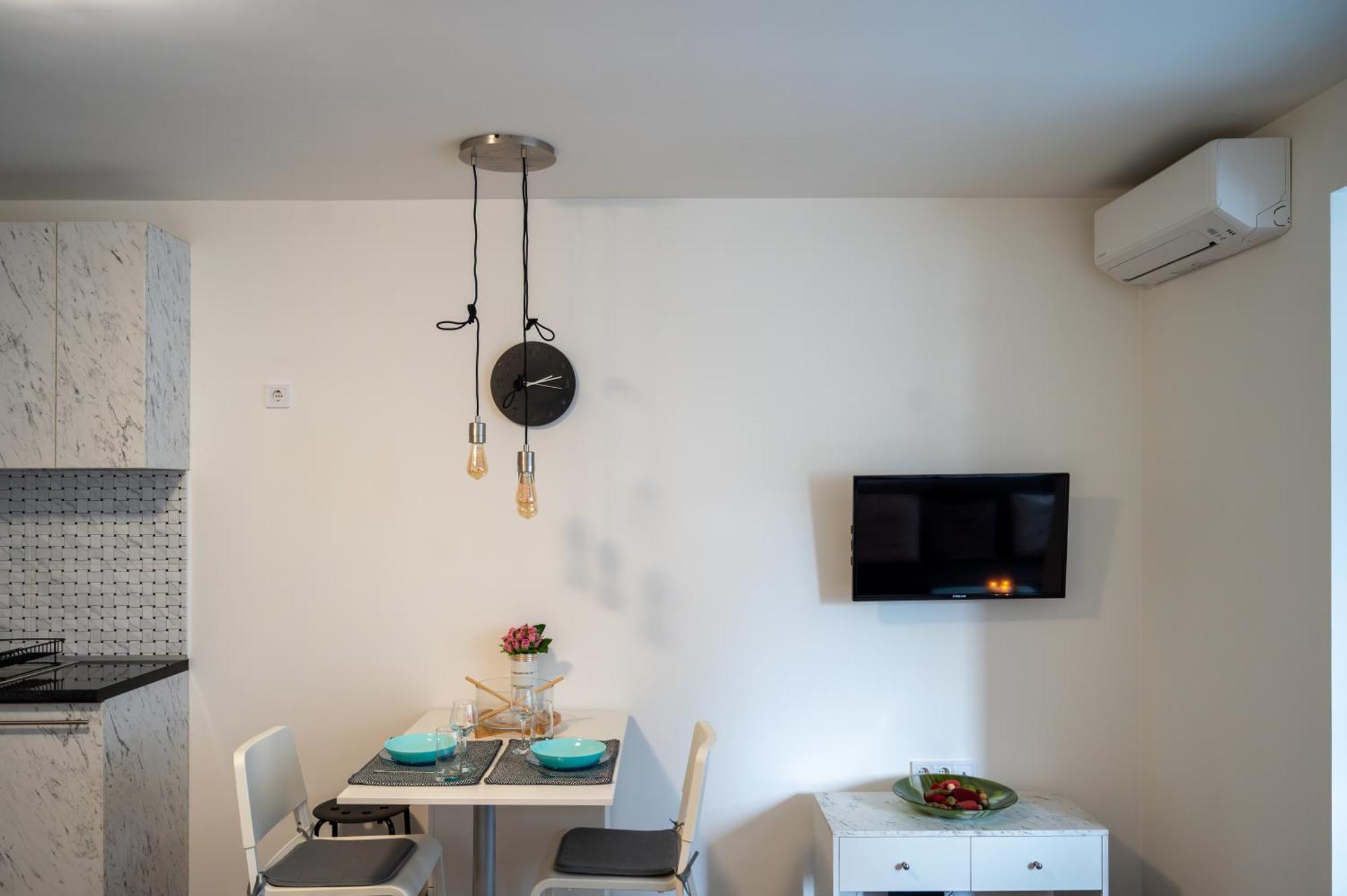 Bright Studio In The City Center Szófia Kültér fotó