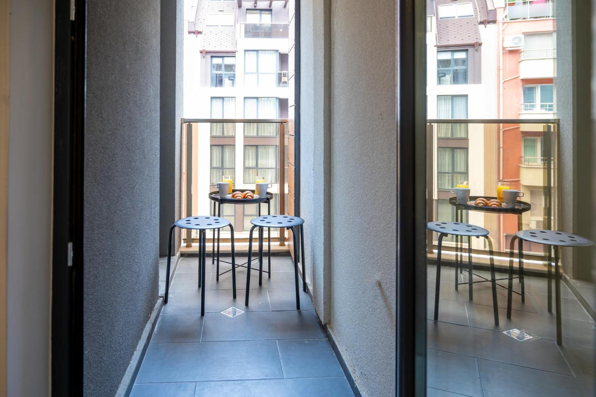 Bright Studio In The City Center Szófia Kültér fotó